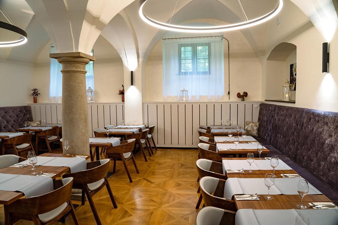 Hotel Zamek Třešť Extérieur photo